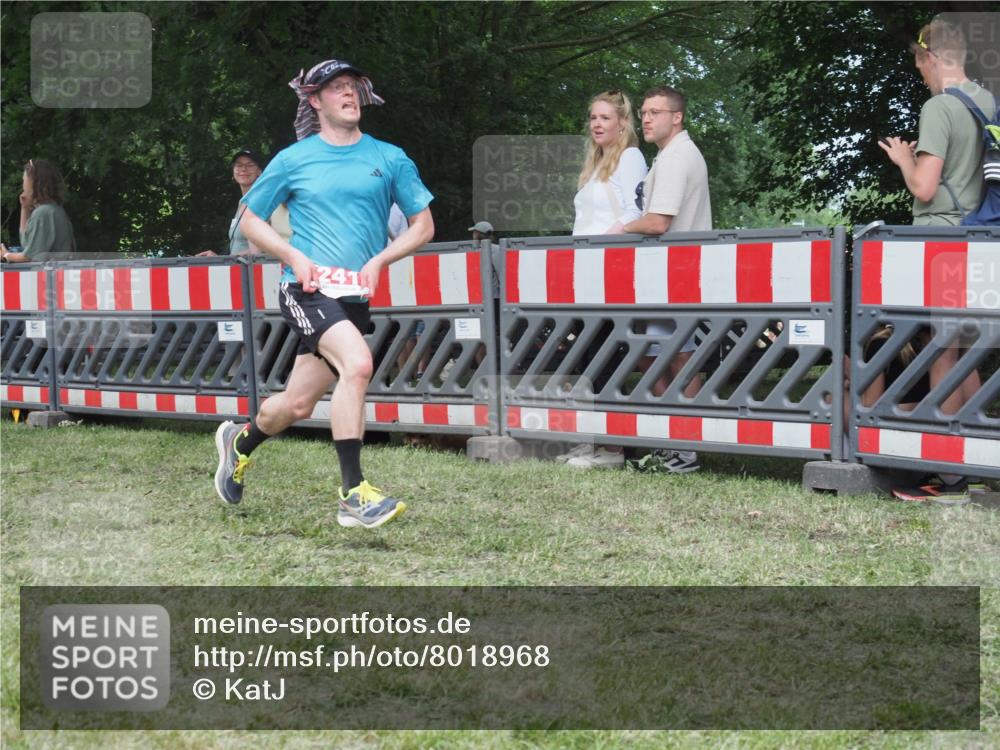21.06.2025 - 27. Vierlanden-Triathlon KatJ http://msf.ph/oto/8018968 15.06.2025 13:18:44 Ziel 241, 855 meine-sportfotos.de