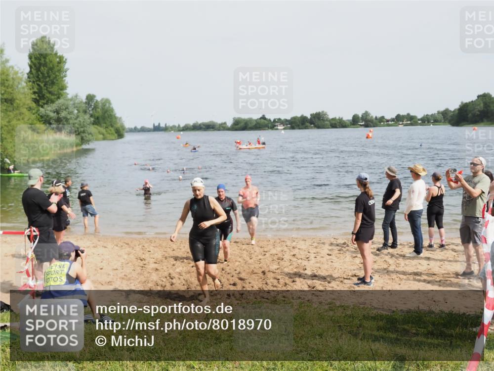 21.06.2025 - 27. Vierlanden-Triathlon MichiJ http://msf.ph/oto/8018970 15.06.2026 10:19:09 Schwimmen 478, 498, 543, 558 meine-sportfotos.de