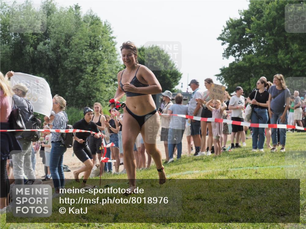 15.06.2025 - 27. Vierlanden-Triathlon KatJ http://msf.ph/oto/8018976 15.06.2025 10:18:20 Schwimmen 535, 568, 586 meine-sportfotos.de
