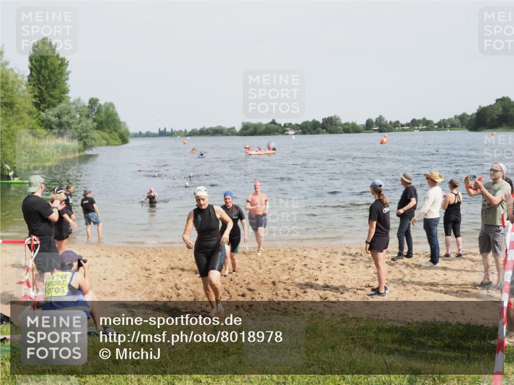 21.06.2025 - 27. Vierlanden-Triathlon MichiJ http://msf.ph/oto/8018978 15.06.2026 10:19:09 Schwimmen 478, 498, 543, 558 meine-sportfotos.de