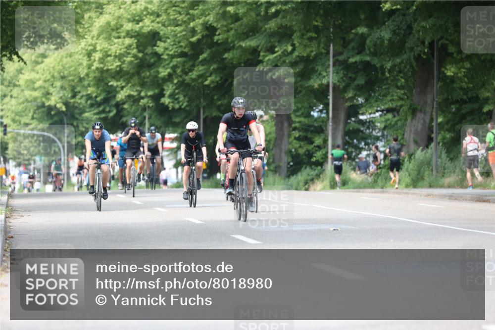 15.06.2025 - 7 Türme Triathlon Yannick Fuchs http://msf.ph/oto/8018980 15.06.2025 13:31:49 Radfahren 327, 582, 665, 708, 784, 990, 1198 meine-sportfotos.de