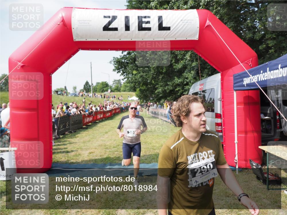 21.06.2025 - 27. Vierlanden-Triathlon MichiJ http://msf.ph/oto/8018984 15.06.2026 11:34:41 Ziel 290, 386, 595 meine-sportfotos.de