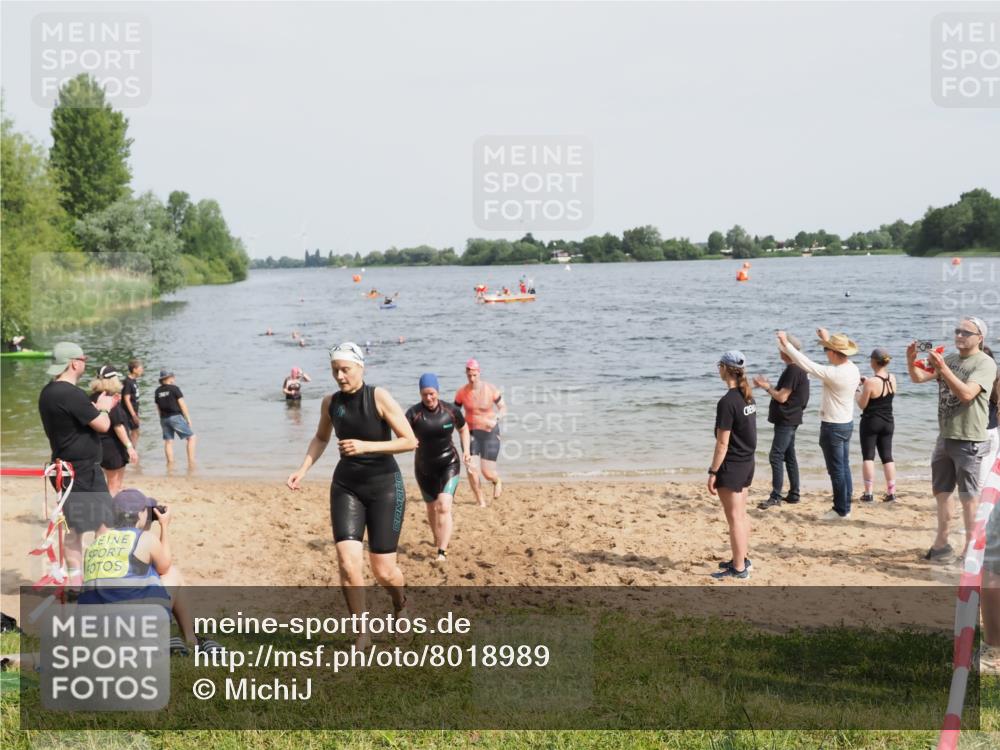 21.06.2025 - 27. Vierlanden-Triathlon MichiJ http://msf.ph/oto/8018989 15.06.2026 10:19:09 Schwimmen 478, 498, 543, 558 meine-sportfotos.de