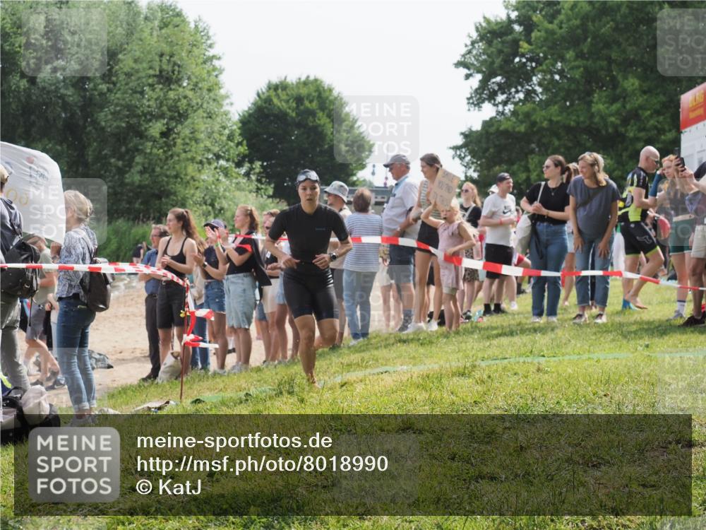 15.06.2025 - 27. Vierlanden-Triathlon KatJ http://msf.ph/oto/8018990 15.06.2025 10:18:21 Schwimmen 535, 568, 586 meine-sportfotos.de