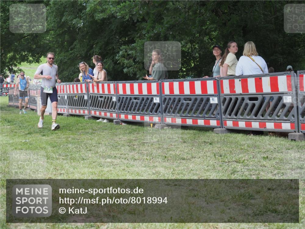 21.06.2025 - 27. Vierlanden-Triathlon KatJ http://msf.ph/oto/8018994 15.06.2025 13:18:44 Ziel 241, 855 meine-sportfotos.de