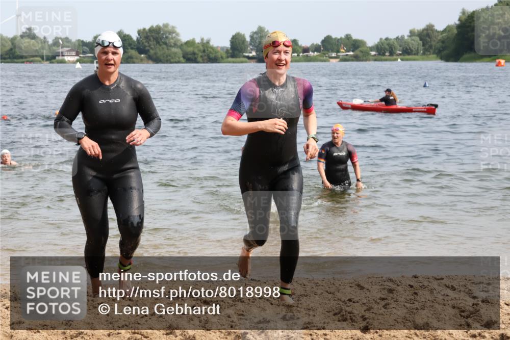 15.06.2025 - 27. Vierlanden-Triathlon Lena Gebhardt http://msf.ph/oto/8018998 15.06.2025 10:16:54 Schwimmen 471, 484, 501, 516, 551, 566, 567, 595, 604, 610, 633 meine-sportfotos.de