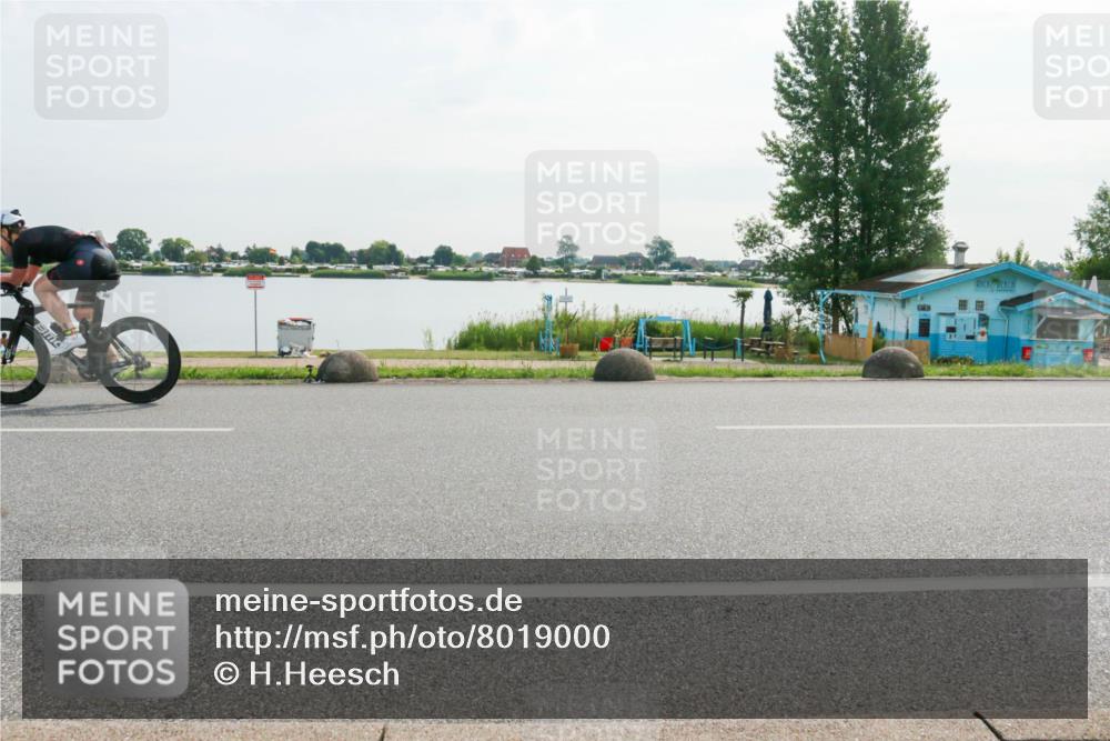 15.06.2025 - 27. Vierlanden-Triathlon H.Heesch http://msf.ph/oto/8019000 15.06.2025 09:35:49 Radfahren 252 meine-sportfotos.de