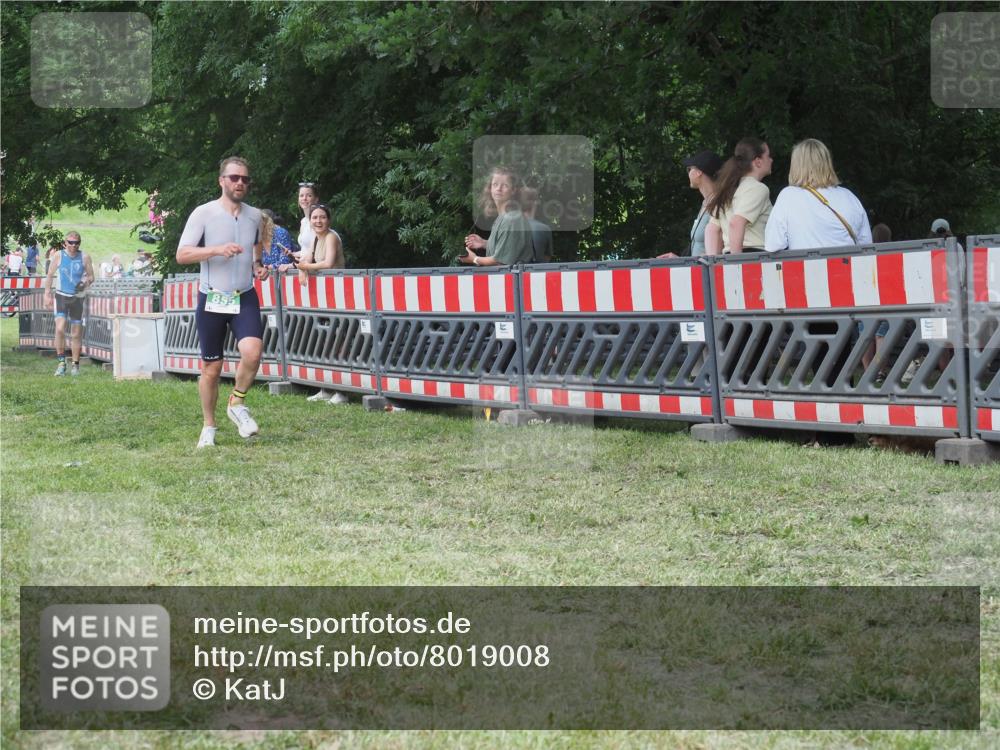 21.06.2025 - 27. Vierlanden-Triathlon KatJ http://msf.ph/oto/8019008 15.06.2025 13:18:45 Ziel 855 meine-sportfotos.de