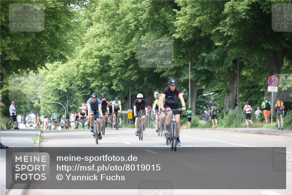 15.06.2025 - 7 Türme Triathlon Yannick Fuchs http://msf.ph/oto/8019015 15.06.2025 13:31:49 Radfahren 327, 582, 665, 708, 784, 990, 1198 meine-sportfotos.de
