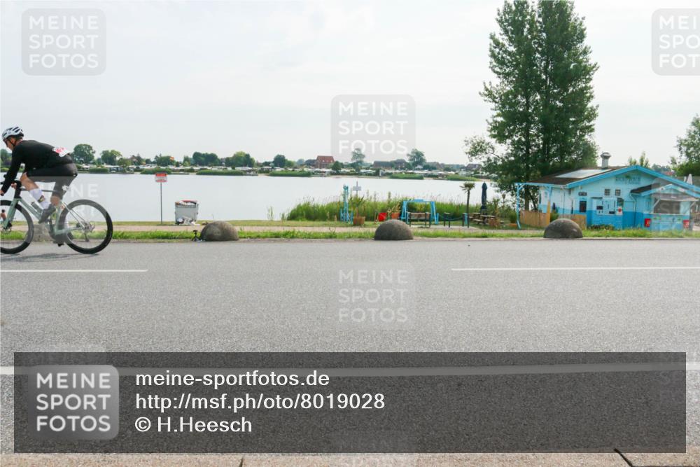 15.06.2025 - 27. Vierlanden-Triathlon H.Heesch http://msf.ph/oto/8019028 15.06.2025 09:36:02 Radfahren 23, 115 meine-sportfotos.de