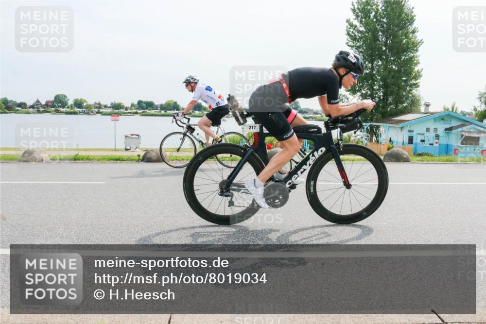 15.06.2025 - 27. Vierlanden-Triathlon H.Heesch http://msf.ph/oto/8019034 15.06.2025 10:21:26 Radfahren 36, 217, 371, 454 meine-sportfotos.de