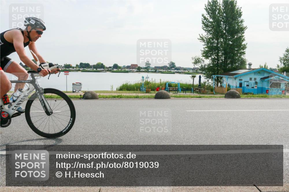 15.06.2025 - 27. Vierlanden-Triathlon H.Heesch http://msf.ph/oto/8019039 15.06.2025 09:36:08 Radfahren 23, 163 meine-sportfotos.de