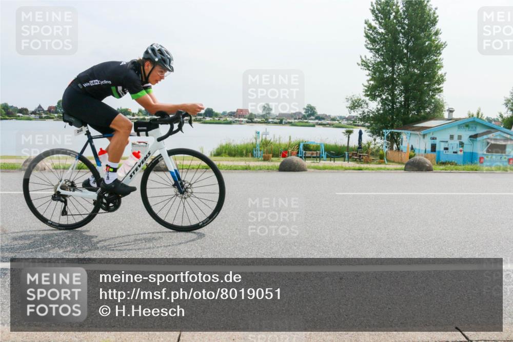 15.06.2025 - 27. Vierlanden-Triathlon H.Heesch http://msf.ph/oto/8019051 15.06.2025 10:21:47 Radfahren 157, 242, 459 meine-sportfotos.de