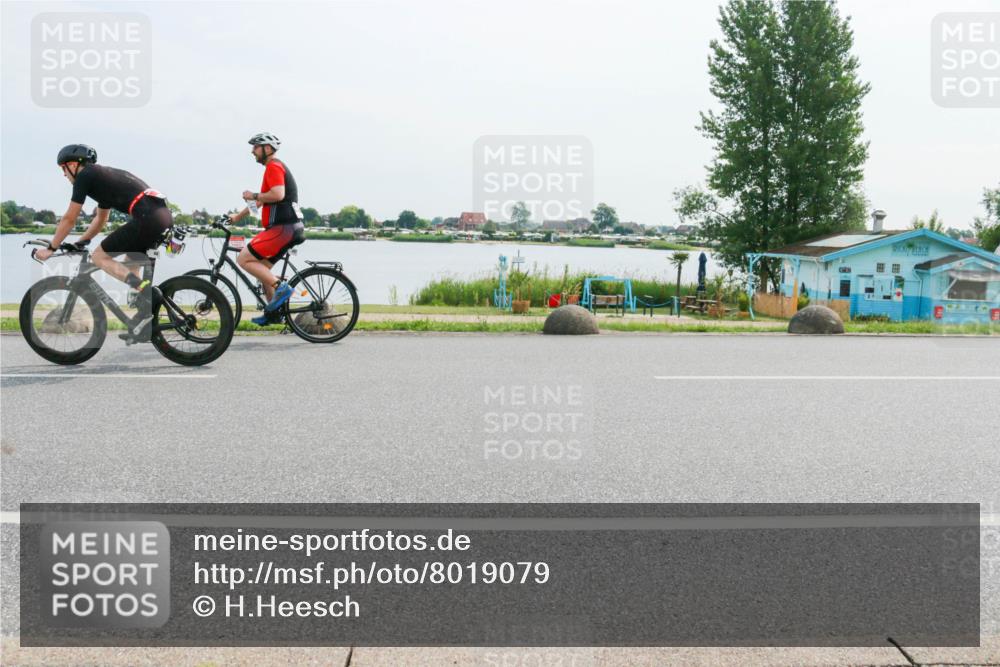 15.06.2025 - 27. Vierlanden-Triathlon H.Heesch http://msf.ph/oto/8019079 15.06.2025 10:22:05 Radfahren 16, 48, 417, 565, 592, 613 meine-sportfotos.de