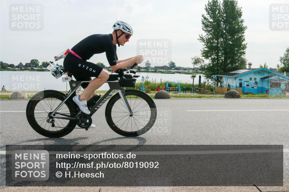 15.06.2025 - 27. Vierlanden-Triathlon H.Heesch http://msf.ph/oto/8019092 15.06.2025 09:36:41 Radfahren 10, 144 meine-sportfotos.de