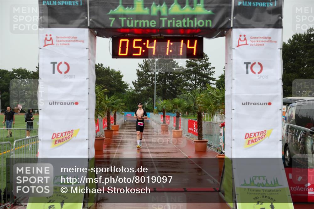 15.06.2025 - 7 Türme Triathlon Michael Strokosch http://msf.ph/oto/8019097 15.06.2025 15:41:14 Ziel 303 meine-sportfotos.de