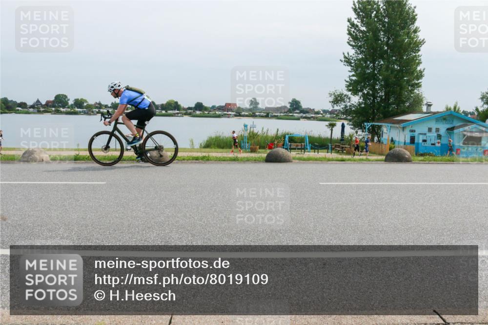 15.06.2025 - 27. Vierlanden-Triathlon H.Heesch http://msf.ph/oto/8019109 15.06.2025 11:15:45 Radfahren 65, 147, 531, 670, 729 meine-sportfotos.de