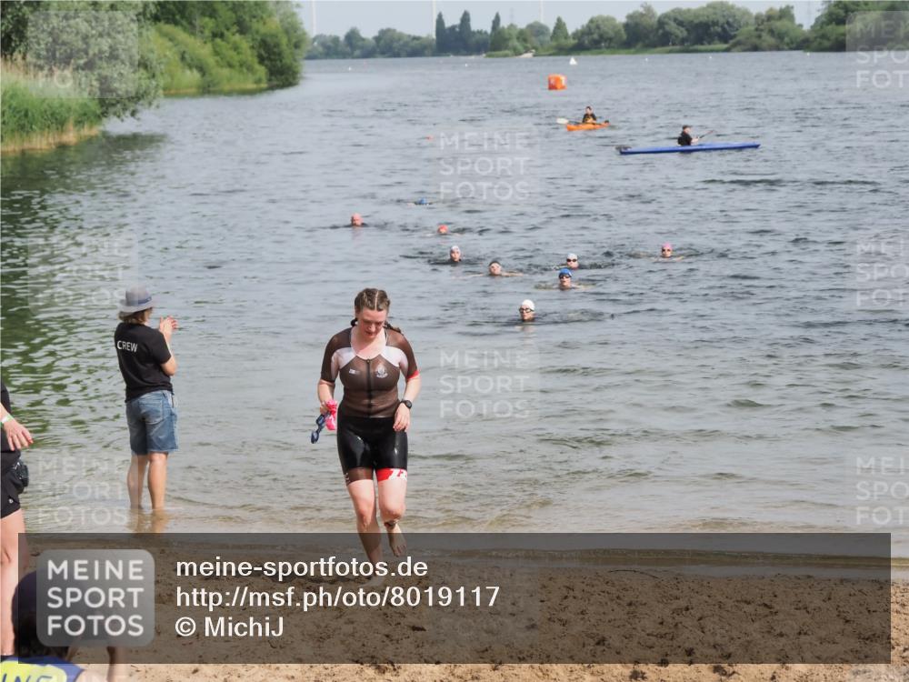 21.06.2025 - 27. Vierlanden-Triathlon MichiJ http://msf.ph/oto/8019117 15.06.2026 10:19:17 Schwimmen 474, 543, 558 meine-sportfotos.de