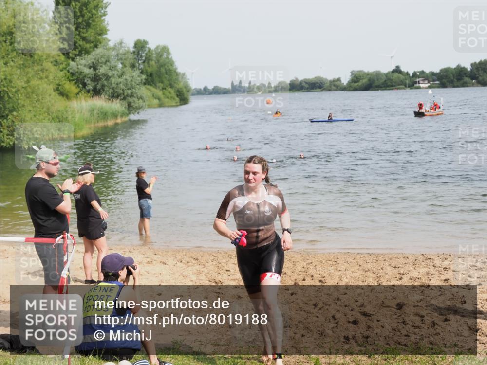 21.06.2025 - 27. Vierlanden-Triathlon MichiJ http://msf.ph/oto/8019188 15.06.2026 10:19:20 Schwimmen 474, 558 meine-sportfotos.de
