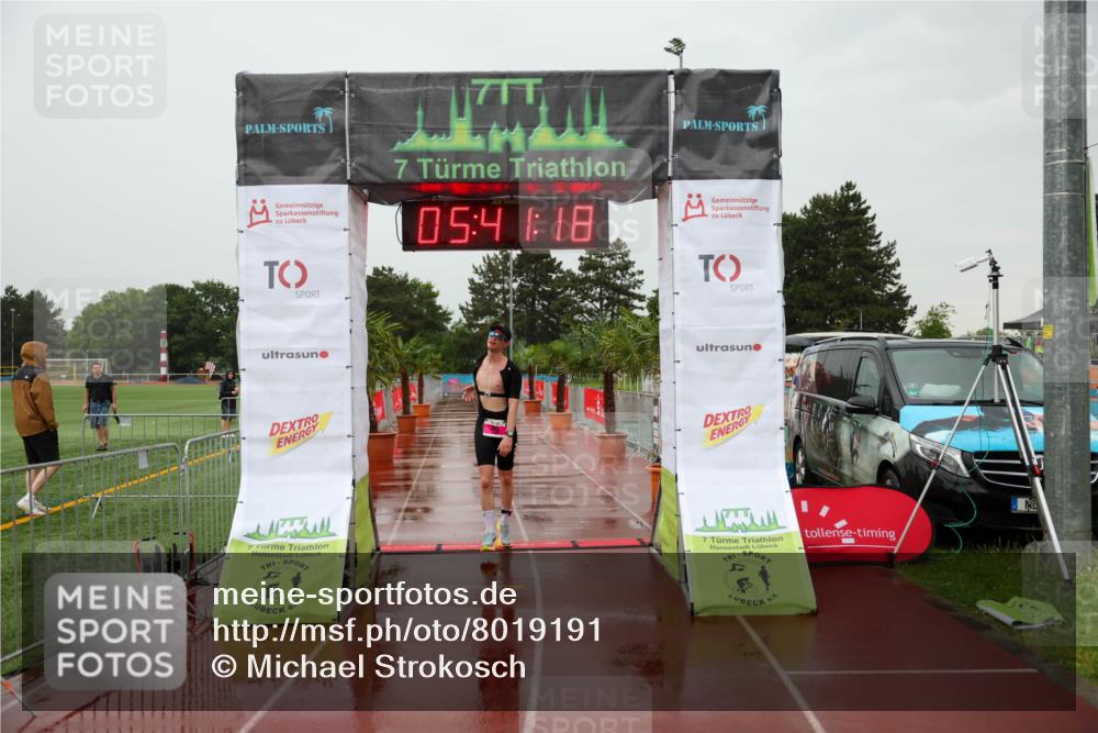 15.06.2025 - 7 Türme Triathlon Michael Strokosch http://msf.ph/oto/8019191 15.06.2025 15:41:18 Ziel 303 meine-sportfotos.de