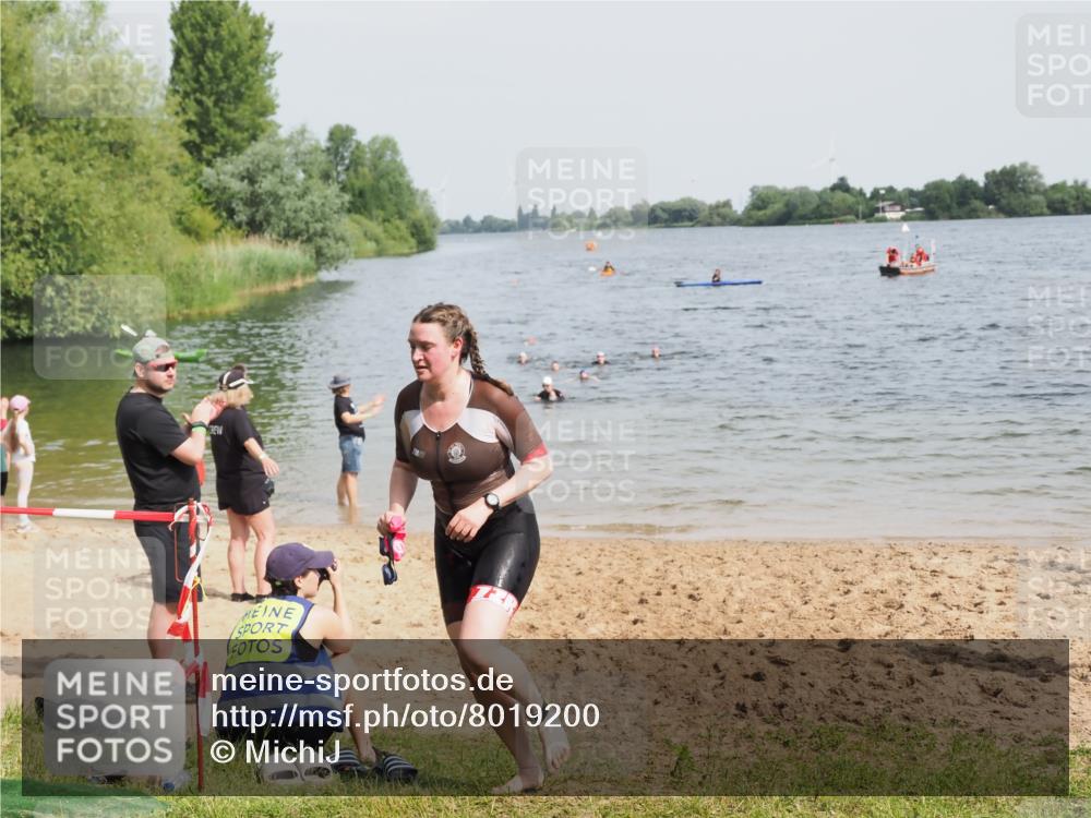 21.06.2025 - 27. Vierlanden-Triathlon MichiJ http://msf.ph/oto/8019200 15.06.2026 10:19:20 Schwimmen 474, 558 meine-sportfotos.de