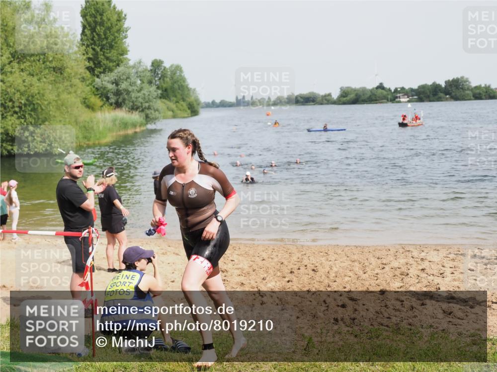 21.06.2025 - 27. Vierlanden-Triathlon MichiJ http://msf.ph/oto/8019210 15.06.2026 10:19:20 Schwimmen 474, 558 meine-sportfotos.de