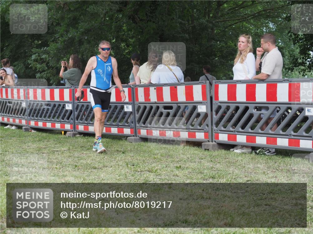 21.06.2025 - 27. Vierlanden-Triathlon KatJ http://msf.ph/oto/8019217 15.06.2025 13:18:55 Ziel 668, 743 meine-sportfotos.de