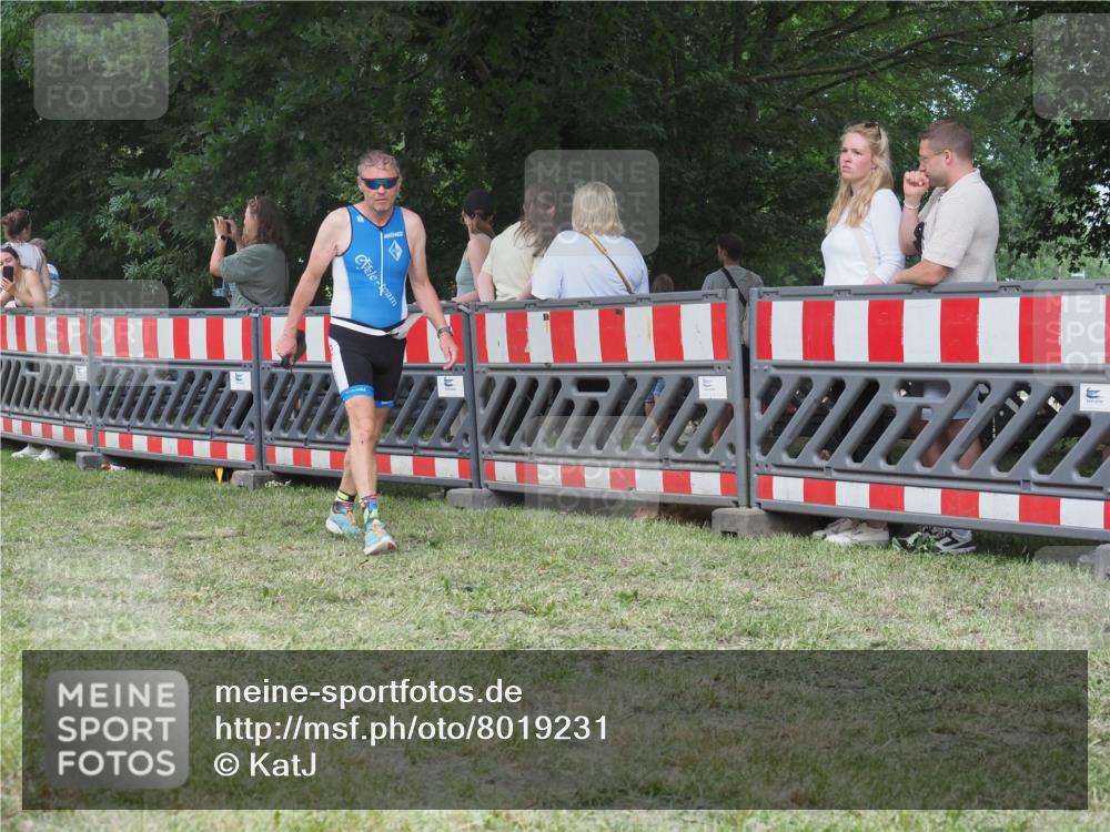 21.06.2025 - 27. Vierlanden-Triathlon KatJ http://msf.ph/oto/8019231 15.06.2025 13:18:55 Ziel 668, 743 meine-sportfotos.de