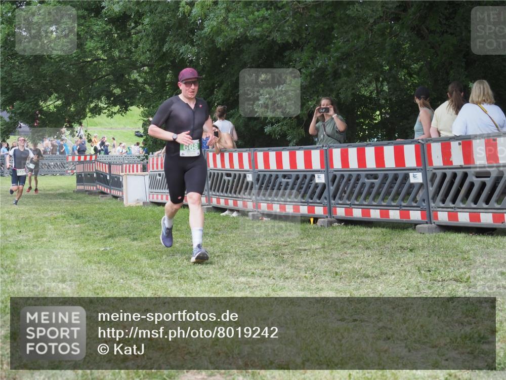 21.06.2025 - 27. Vierlanden-Triathlon KatJ http://msf.ph/oto/8019242 15.06.2025 13:18:58 Ziel 646, 668, 743 meine-sportfotos.de