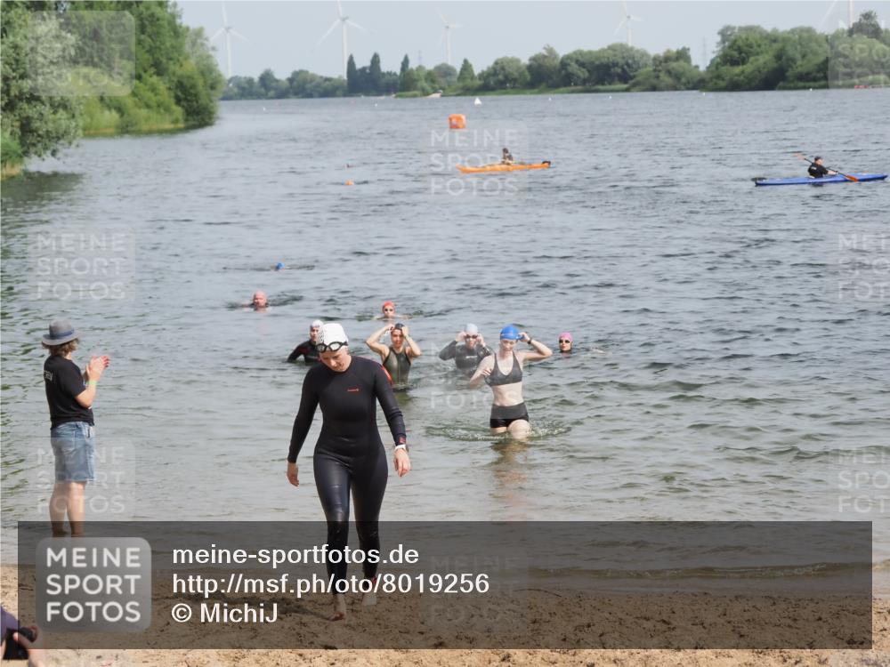 21.06.2025 - 27. Vierlanden-Triathlon MichiJ http://msf.ph/oto/8019256 15.06.2026 10:19:36 Schwimmen 603 meine-sportfotos.de