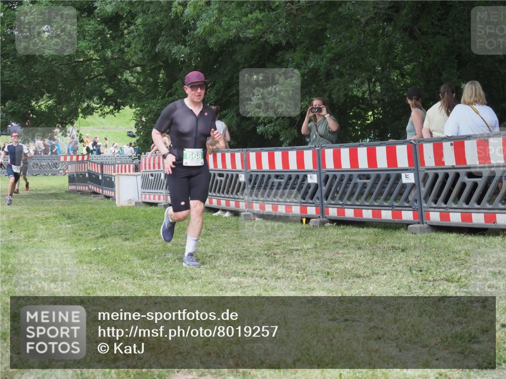 21.06.2025 - 27. Vierlanden-Triathlon KatJ http://msf.ph/oto/8019257 15.06.2025 13:18:58 Ziel 646, 668, 743 meine-sportfotos.de