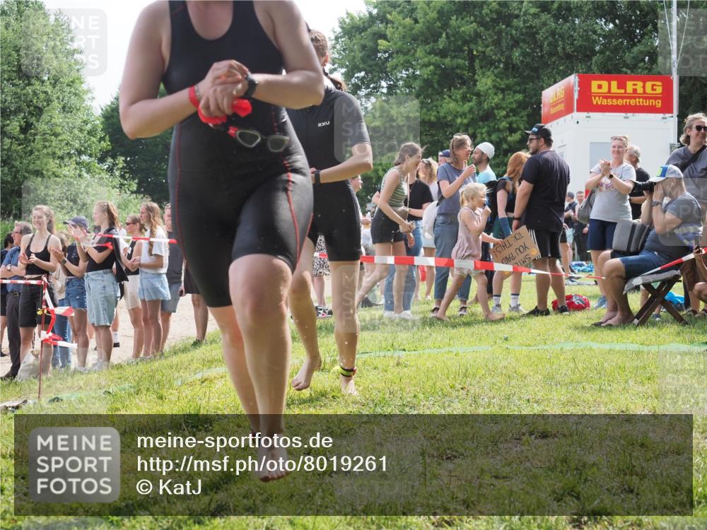 15.06.2025 - 27. Vierlanden-Triathlon KatJ http://msf.ph/oto/8019261 15.06.2025 10:18:37 Schwimmen 495, 533, 621, 628 meine-sportfotos.de