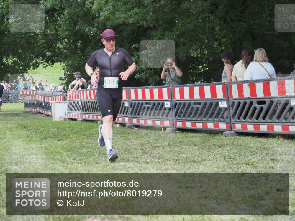 21.06.2025 - 27. Vierlanden-Triathlon KatJ http://msf.ph/oto/8019279 15.06.2025 13:18:59 Ziel 646, 668, 743 meine-sportfotos.de