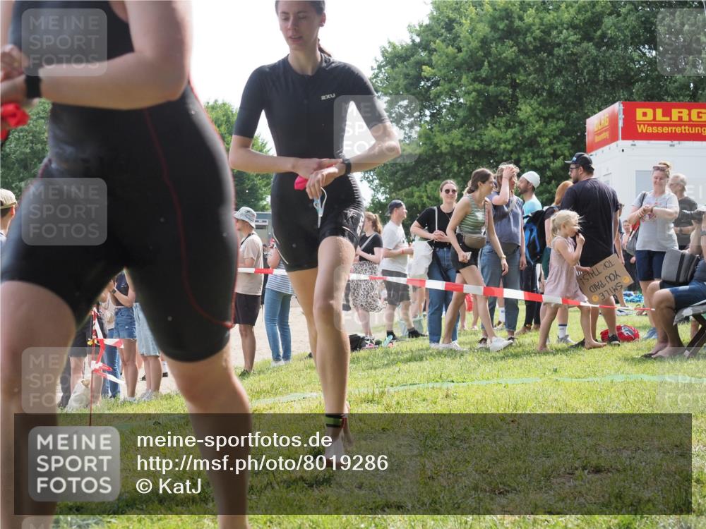 15.06.2025 - 27. Vierlanden-Triathlon KatJ http://msf.ph/oto/8019286 15.06.2025 10:18:37 Schwimmen 495, 533, 621, 628 meine-sportfotos.de