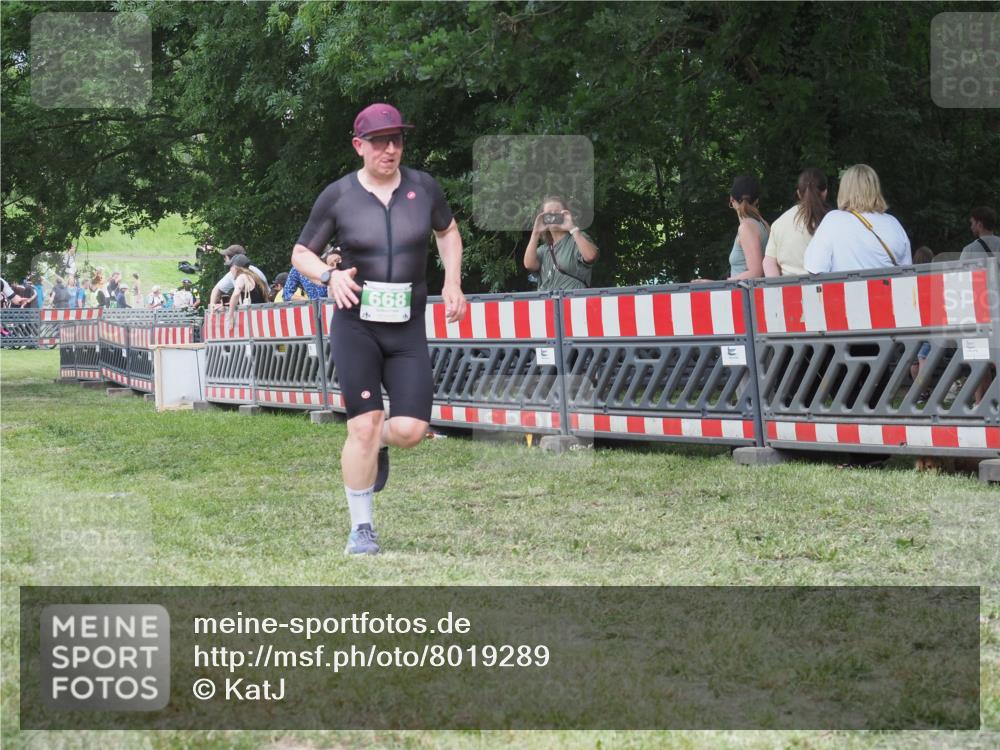 21.06.2025 - 27. Vierlanden-Triathlon KatJ http://msf.ph/oto/8019289 15.06.2025 13:18:59 Ziel 646, 668, 743 meine-sportfotos.de
