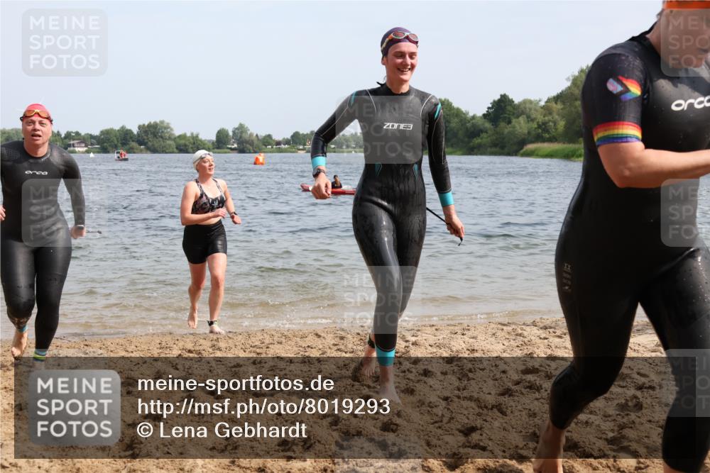 15.06.2025 - 27. Vierlanden-Triathlon Lena Gebhardt http://msf.ph/oto/8019293 15.06.2025 10:17:06 Schwimmen 471, 479, 484, 510, 556, 566, 567, 575, 602, 610 meine-sportfotos.de