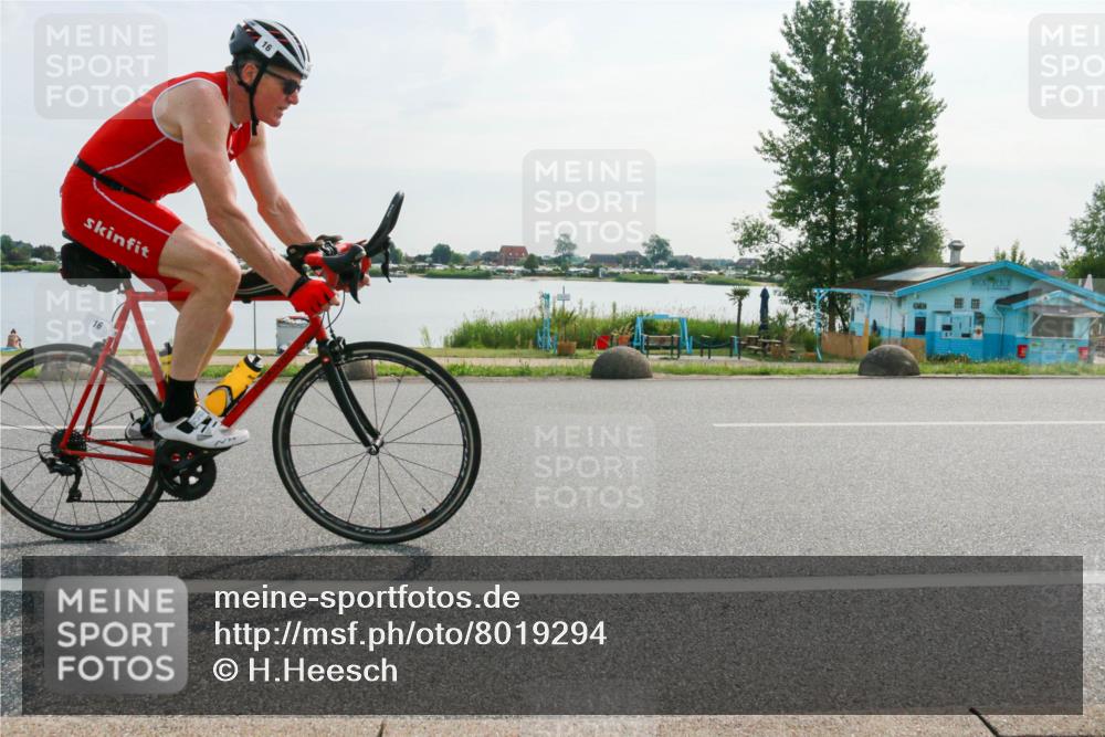 15.06.2025 - 27. Vierlanden-Triathlon H.Heesch http://msf.ph/oto/8019294 15.06.2025 09:37:33 Radfahren 16, 25, 133, 207 meine-sportfotos.de