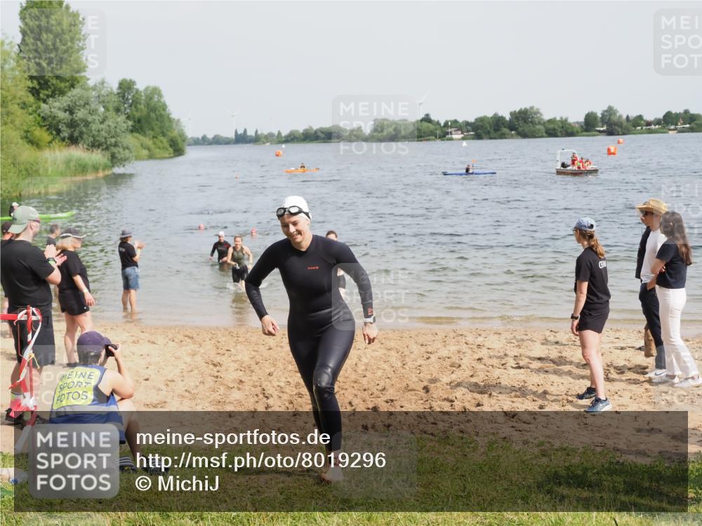 21.06.2025 - 27. Vierlanden-Triathlon MichiJ http://msf.ph/oto/8019296 15.06.2026 10:19:41 Schwimmen 503, 539, 603 meine-sportfotos.de