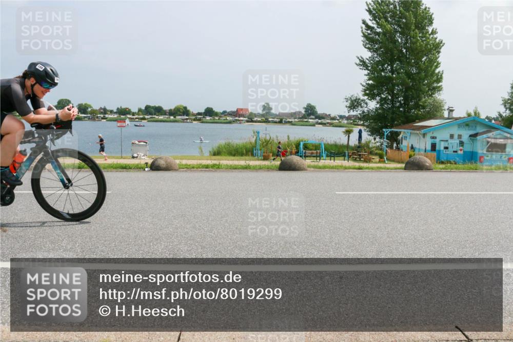 21.06.2025 - 27. Vierlanden-Triathlon H.Heesch http://msf.ph/oto/8019299 15.06.2025 12:00:43 Radfahren 199, 204, 879 meine-sportfotos.de