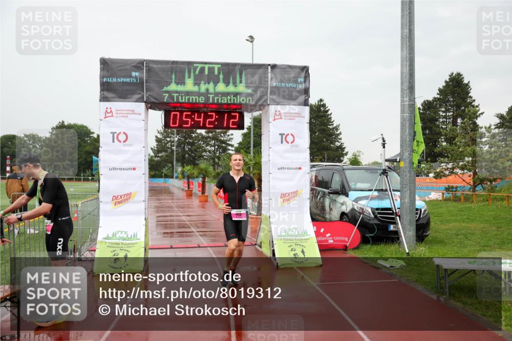15.06.2025 - 7 Türme Triathlon Michael Strokosch http://msf.ph/oto/8019312 15.06.2025 15:42:11 Ziel 208 meine-sportfotos.de