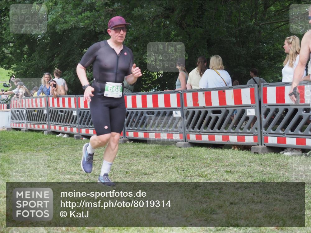 21.06.2025 - 27. Vierlanden-Triathlon KatJ http://msf.ph/oto/8019314 15.06.2025 13:18:59 Ziel 646, 668, 743 meine-sportfotos.de