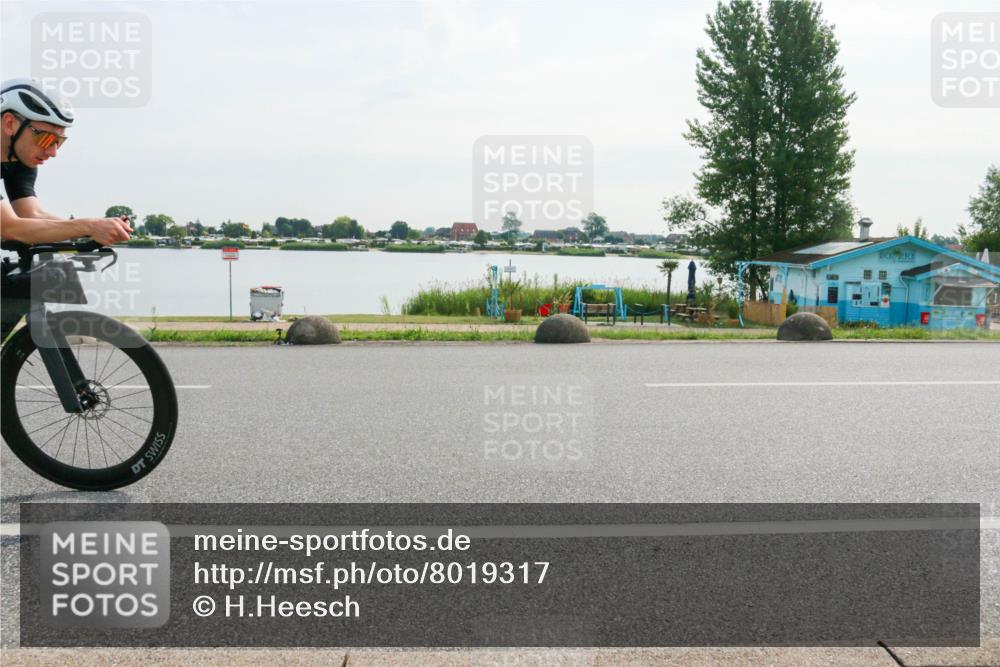 15.06.2025 - 27. Vierlanden-Triathlon H.Heesch http://msf.ph/oto/8019317 15.06.2025 09:37:35 Radfahren 16, 25, 133, 207 meine-sportfotos.de