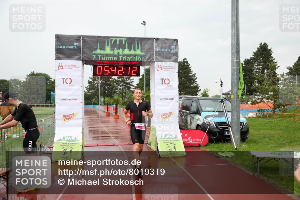 15.06.2025 - 7 Türme Triathlon Michael Strokosch http://msf.ph/oto/8019319 15.06.2025 15:42:12 Ziel 208 meine-sportfotos.de