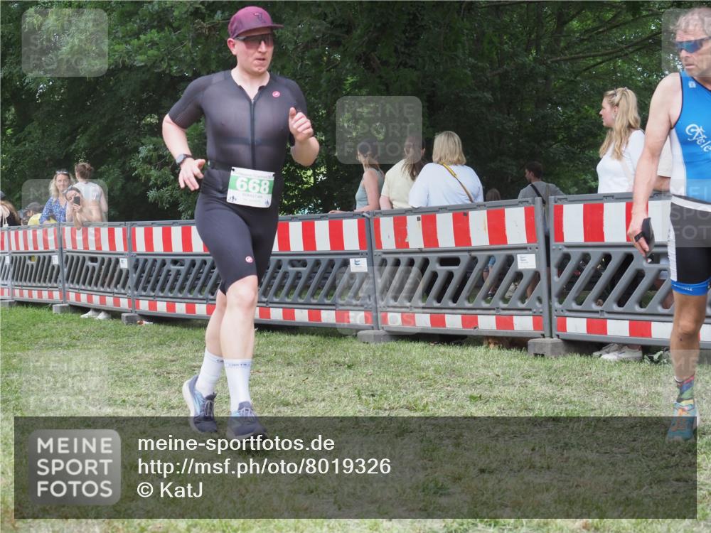 21.06.2025 - 27. Vierlanden-Triathlon KatJ http://msf.ph/oto/8019326 15.06.2025 13:18:59 Ziel 646, 668, 743 meine-sportfotos.de