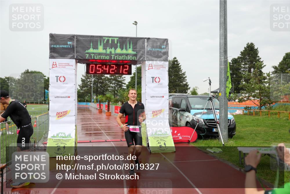 15.06.2025 - 7 Türme Triathlon Michael Strokosch http://msf.ph/oto/8019327 15.06.2025 15:42:12 Ziel 208 meine-sportfotos.de
