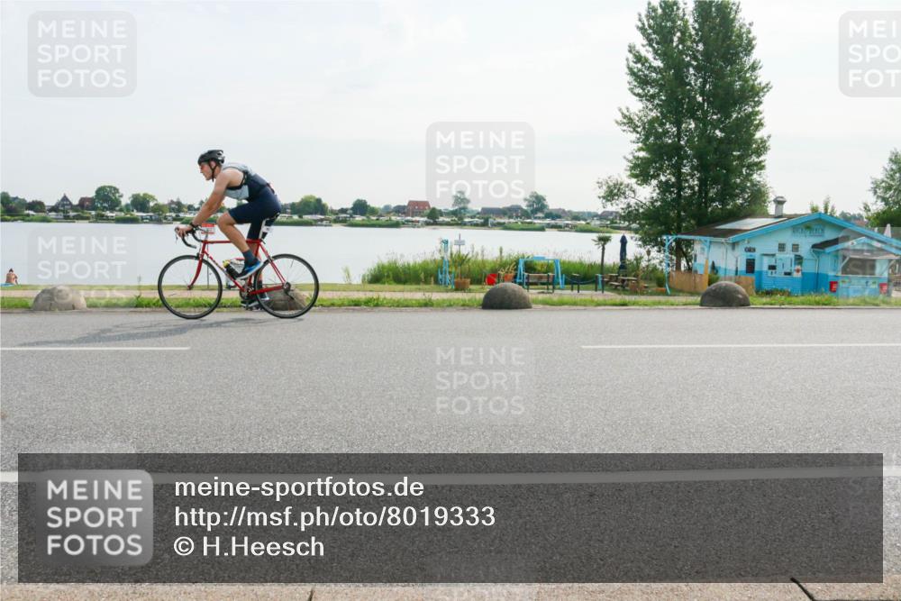 15.06.2025 - 27. Vierlanden-Triathlon H.Heesch http://msf.ph/oto/8019333 15.06.2025 09:37:38 Radfahren 25, 32, 133, 207 meine-sportfotos.de