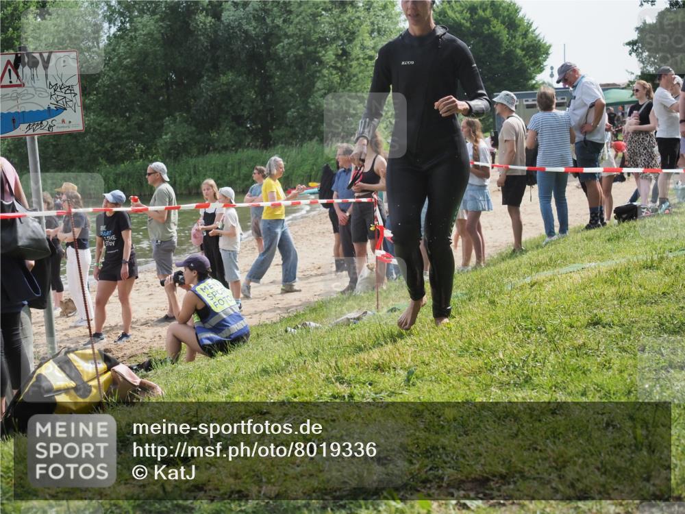 15.06.2025 - 27. Vierlanden-Triathlon KatJ http://msf.ph/oto/8019336 15.06.2025 10:18:48 Schwimmen 536 meine-sportfotos.de