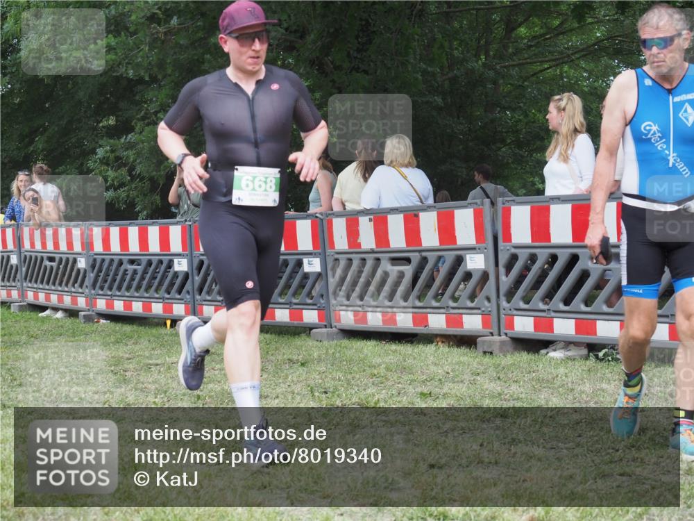 21.06.2025 - 27. Vierlanden-Triathlon KatJ http://msf.ph/oto/8019340 15.06.2025 13:18:59 Ziel 646, 668, 743 meine-sportfotos.de