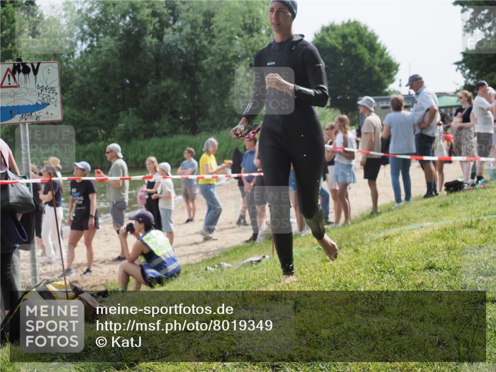 15.06.2025 - 27. Vierlanden-Triathlon KatJ http://msf.ph/oto/8019349 15.06.2025 10:18:49 Schwimmen 536 meine-sportfotos.de