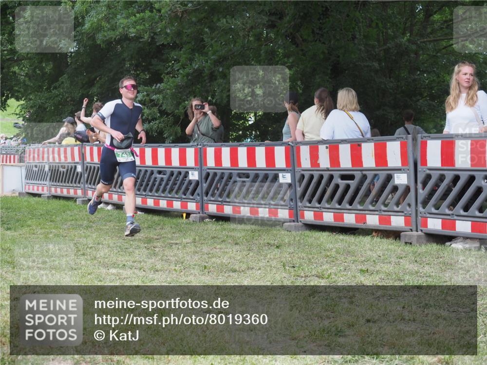 21.06.2025 - 27. Vierlanden-Triathlon KatJ http://msf.ph/oto/8019360 15.06.2025 13:19:02 Ziel 646, 743 meine-sportfotos.de